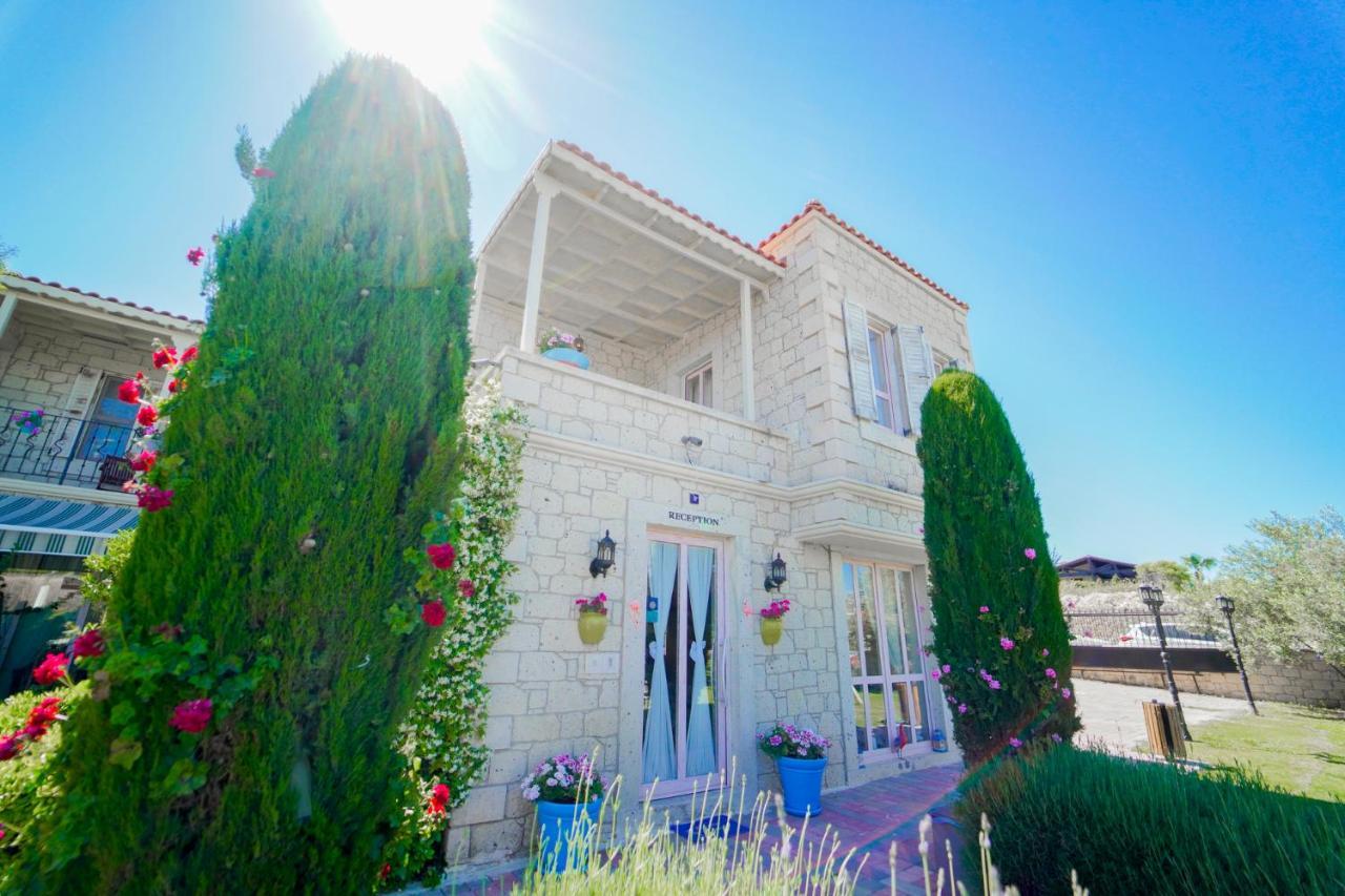 Alacati Marina Palace Exterior photo