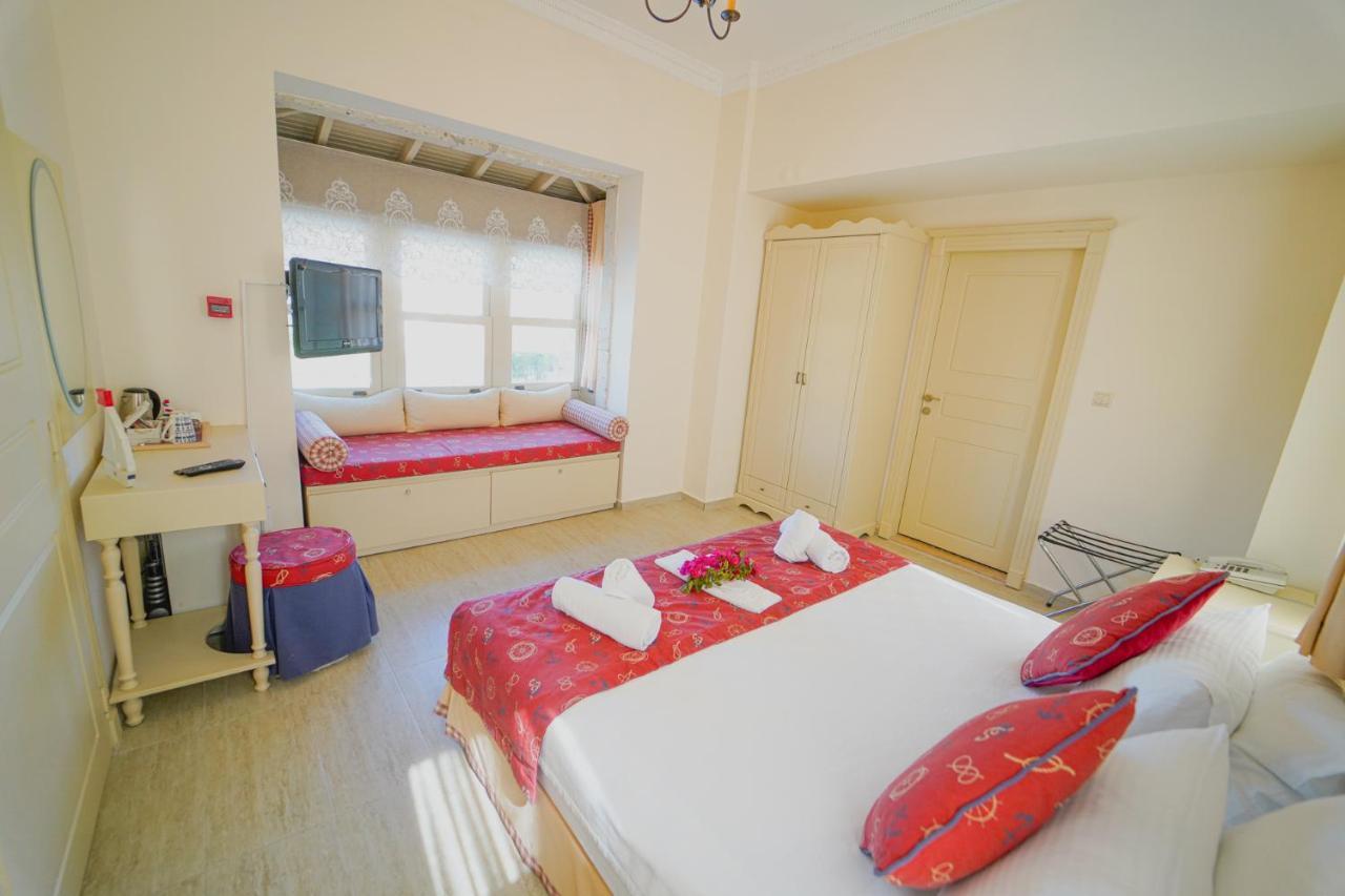Alacati Marina Palace Exterior photo