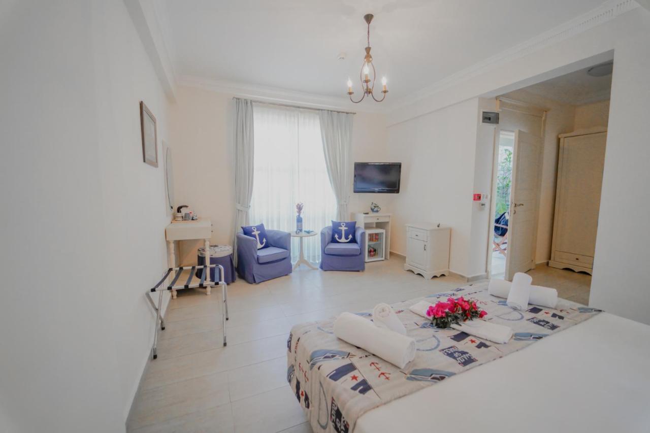 Alacati Marina Palace Exterior photo