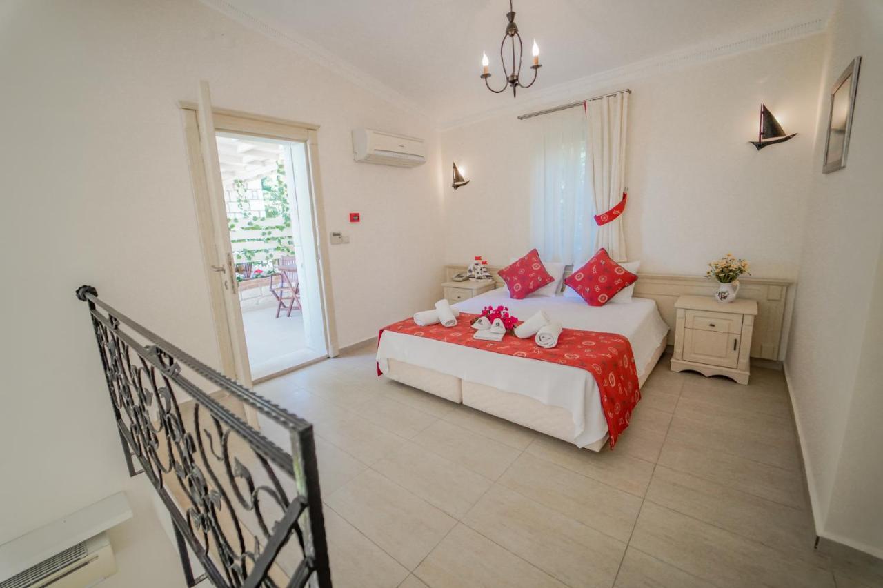 Alacati Marina Palace Exterior photo